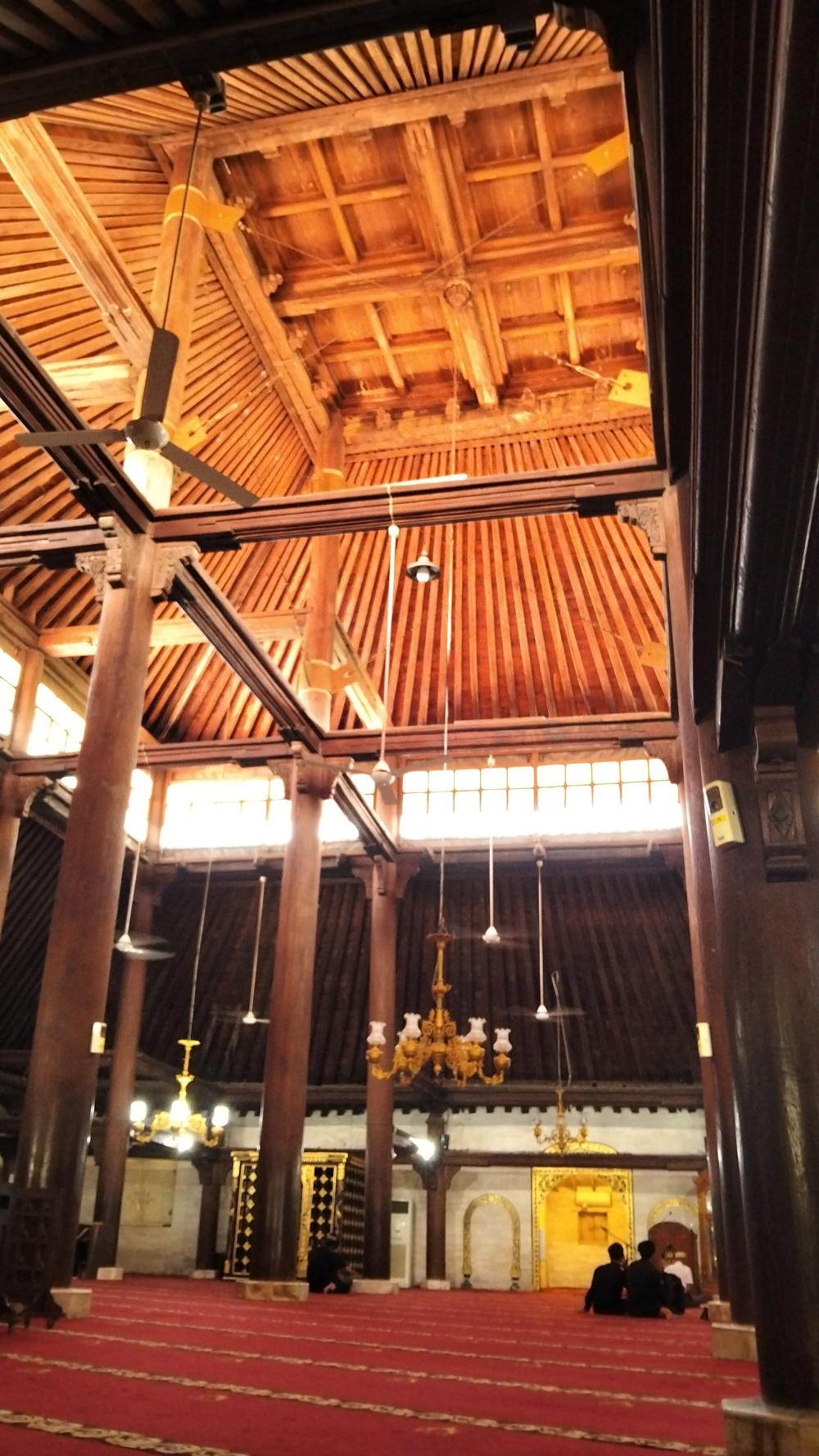 ARSITEKTUR INTERIOR Masjid Gedhe Kauman Yogyakarta - Sebagai Cermin Tauhid dan Peradaban Islam Jawa