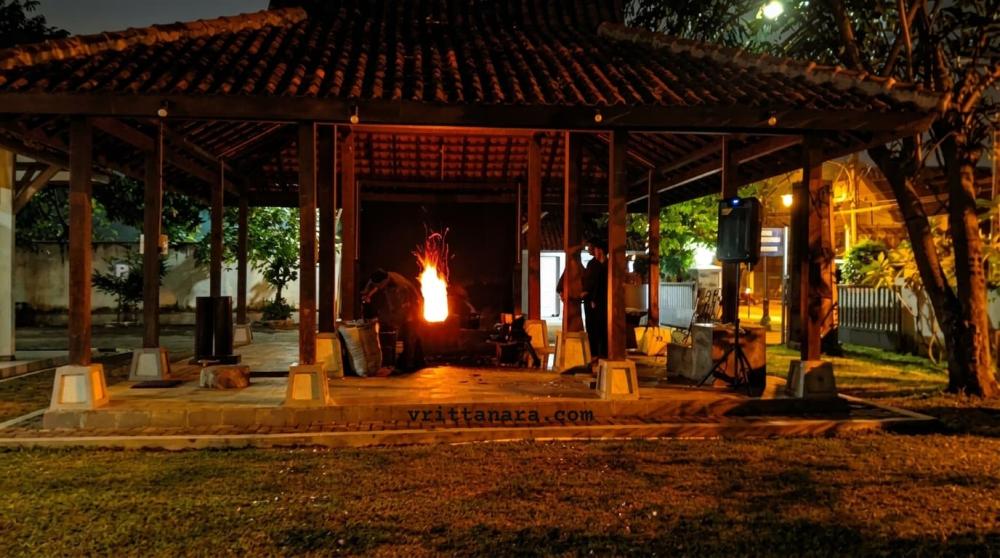 BESALEN - Bentuk, Struktur, Dan Makna Ruang Tempat Penciptaan Keris