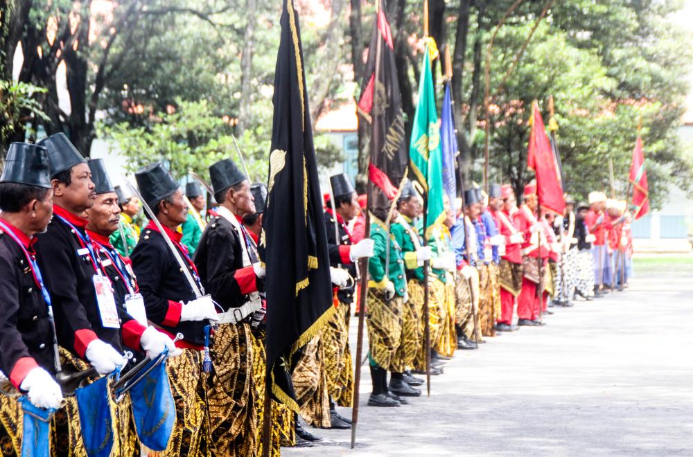 BREGADA PRAJURIT KERATON KASUNANAN SIMBOL WIBAWA dan PENJAGA TRADISI BUDAYA