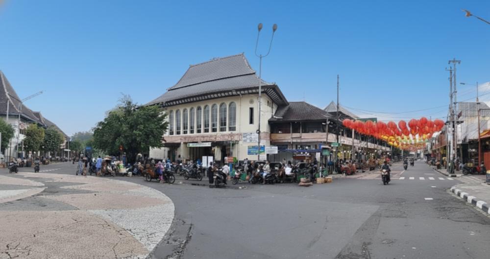 PASAR GEDE SOLO IKON PARIWISATA BELANJA  BERBASIS WARISAN BUDAYA