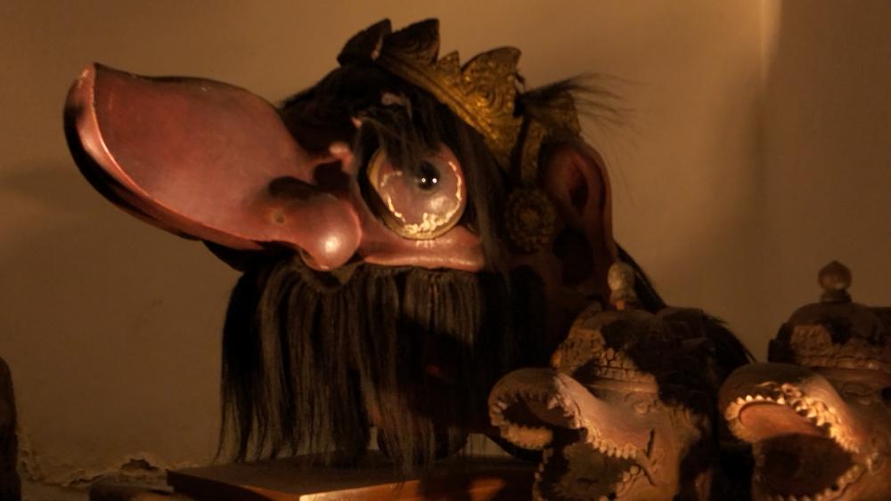 RAJAMALA - Wajah Raksasa di Haluan Perahu Raja