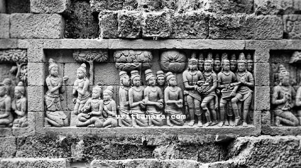 RELIEF CANDI PENATARAN - Membuktikan Teknologi Kain Telah Berkembang
