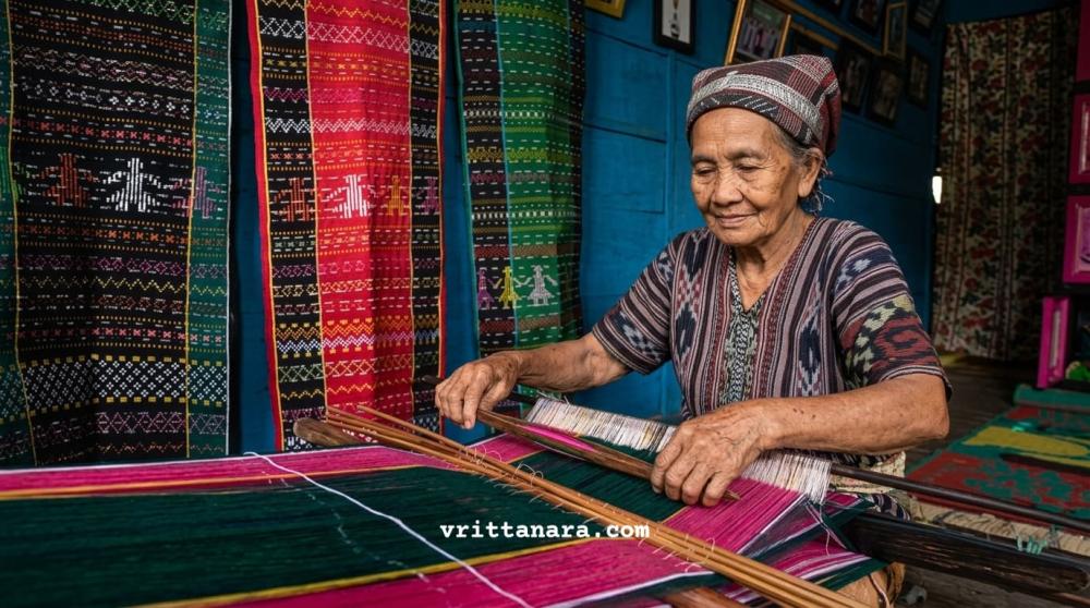 SELENDANG ULOS - Menjadi Lambang Kehormatan dalam Tradisi Masyarakat Batak