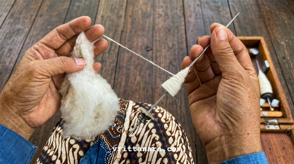 TAKLI - Masih Menjadi Awal Lahirnya Benang pada Tradisi Tenun Nusantara